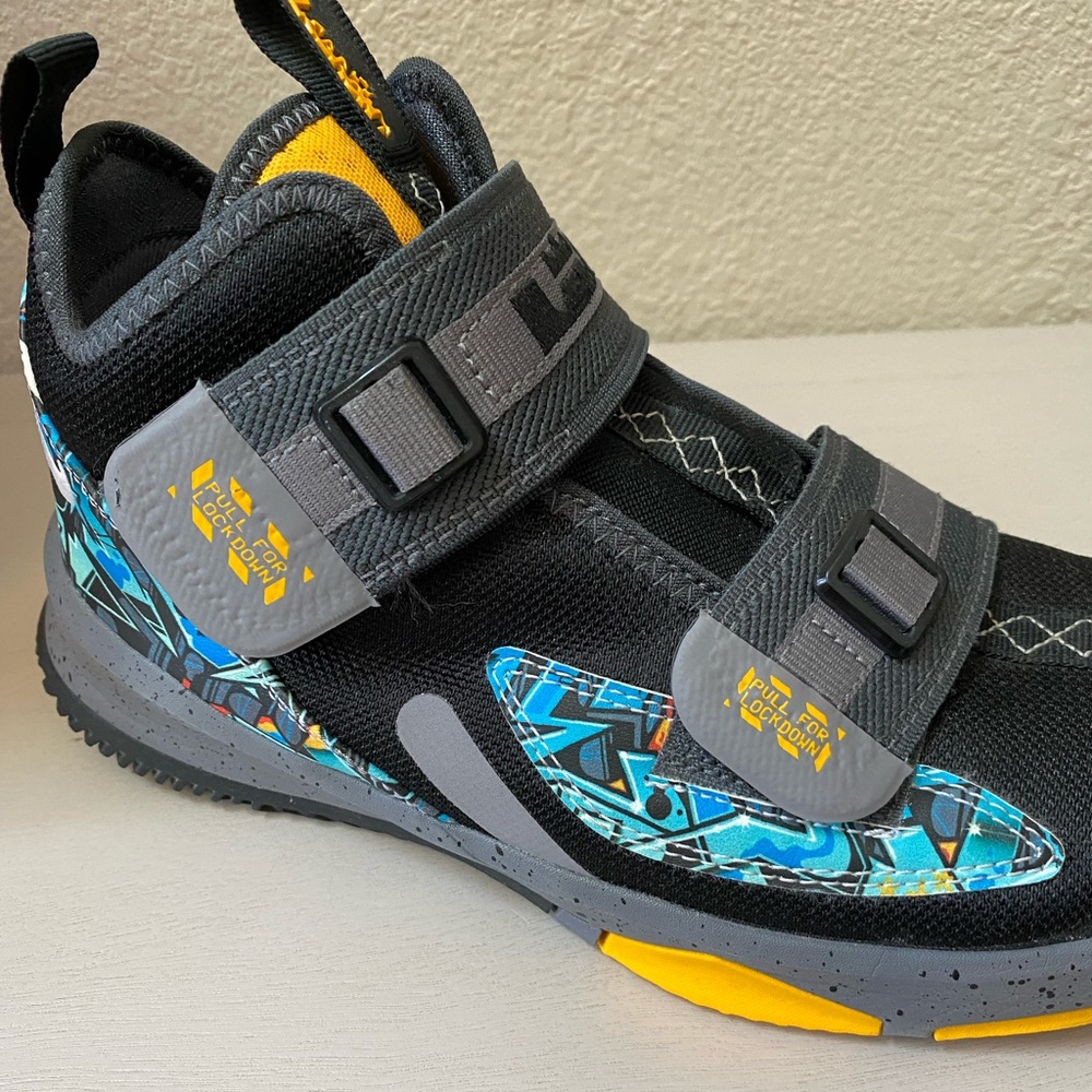 Nike LeBron James Soldier Boys Basketball shoes